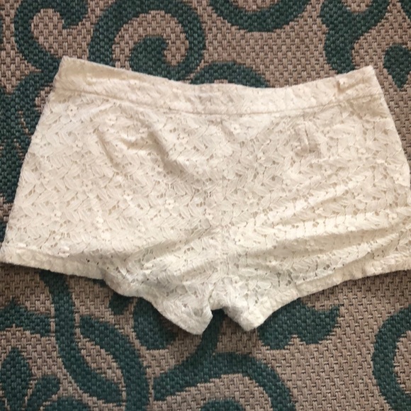 Jessica Simpson white lace shorts - Picture 3 of 12